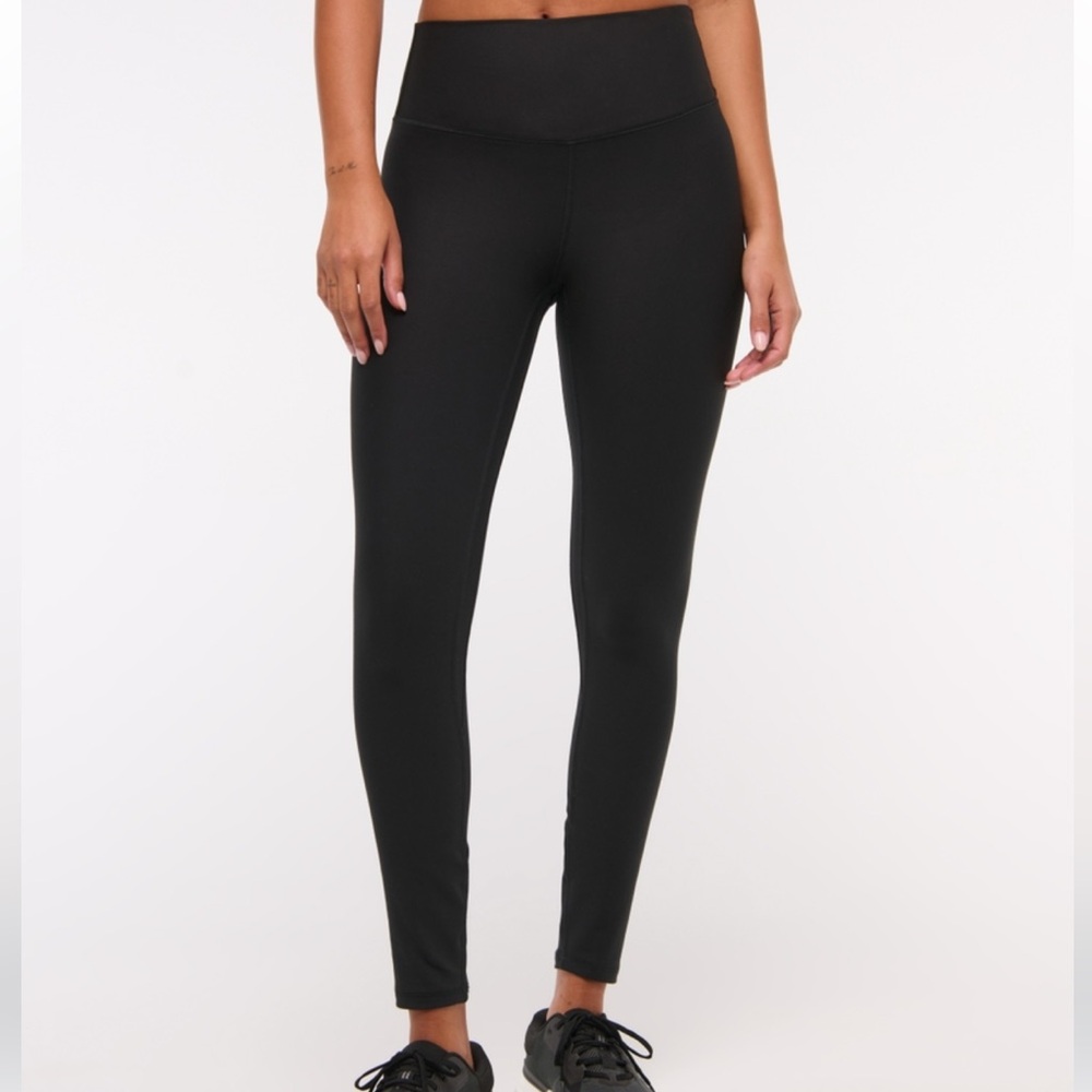 EUC Abercrombie & Fitch YPB black Curve Love SculptLux 7/8 Leggings | Sz L short